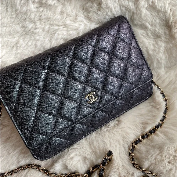 SOLD Chanel wallet on chain in iridescent caviar - Picture 3 of 14